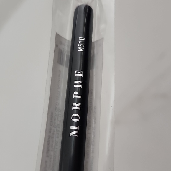 BN MORPHE M510 - ROUND BLENDER HIGHLIGHTER BRUSH - Picture 2 of 3